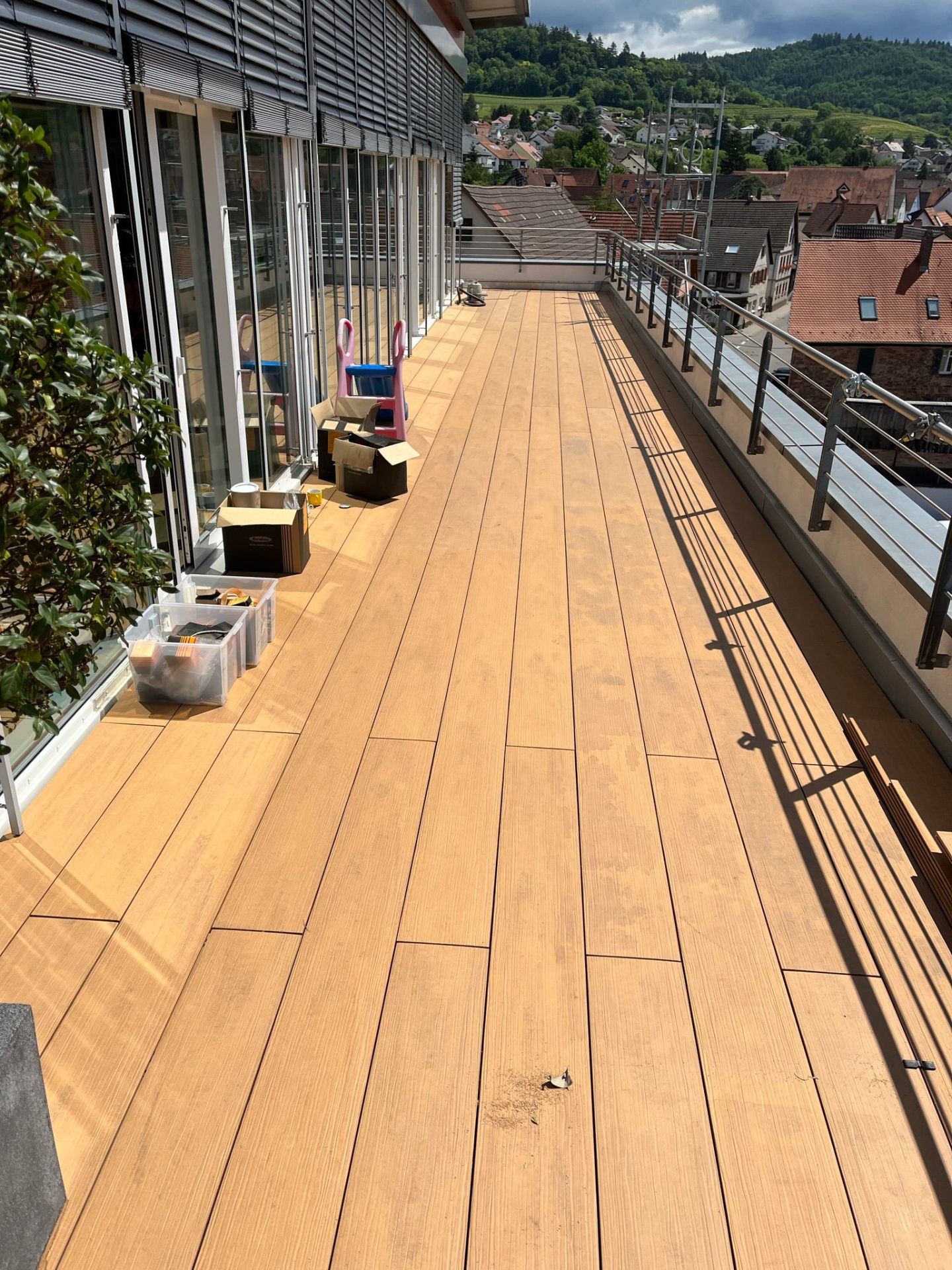 Premium WPC-Terrasse von Isufi